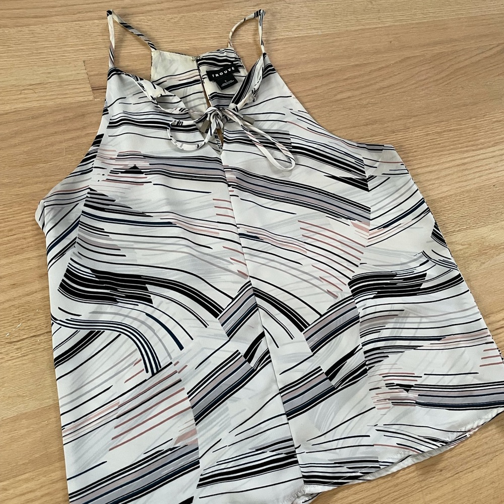 Trouve Patterned Tank top - Picture 2 of 3